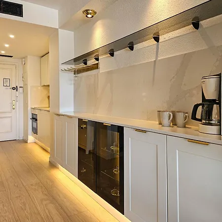 Sleeps 4 Miraflores Apartment